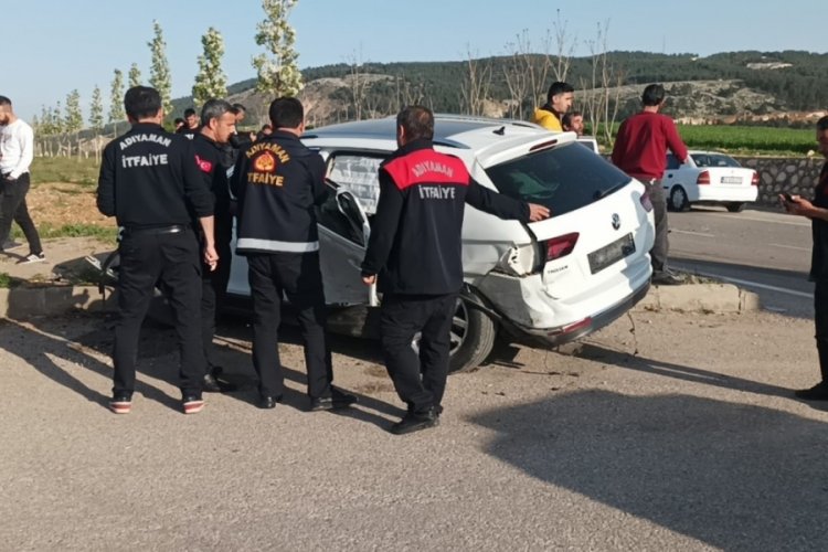 Kavşakta korkutan kaza: 5 yaralı