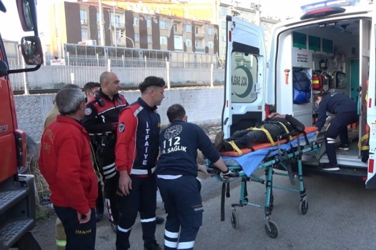 Atık su kanalına d&uuml;şen şahsın imdadına motosikletli polis timleri yetişti
