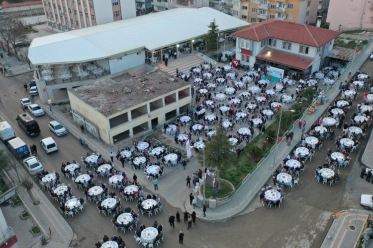 Bursa'da iftar bereketi sokaklara taştı