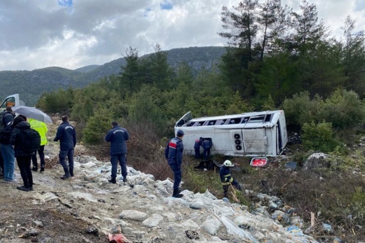 Antalya'da tur midib&uuml;s&uuml; kazasında 7 yaralı