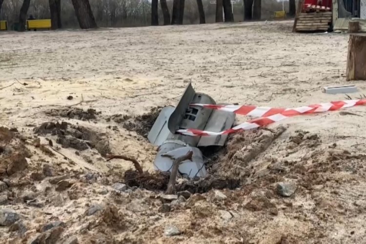 &Ccedil;ernihiv kentinde nehir kenarında f&uuml;zeler bulundu