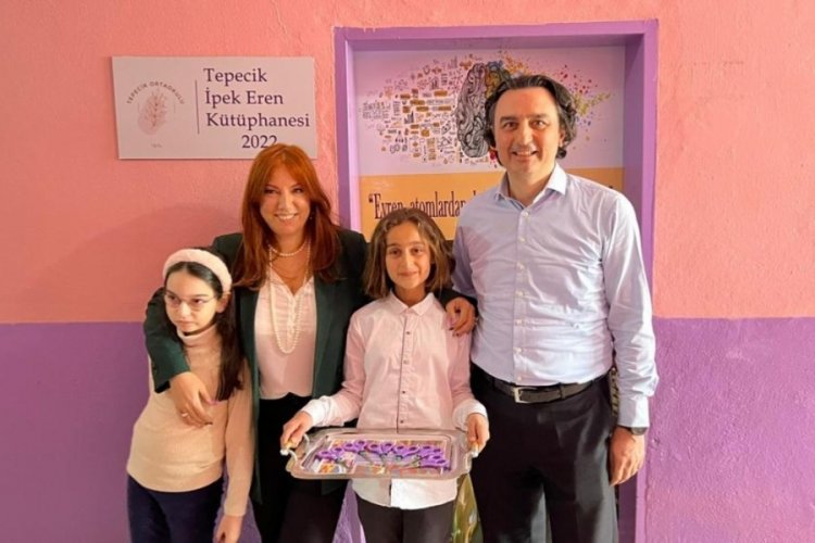Eşine doğum g&uuml;n&uuml; hediyesi olarak k&uuml;t&uuml;phane yaptırdı