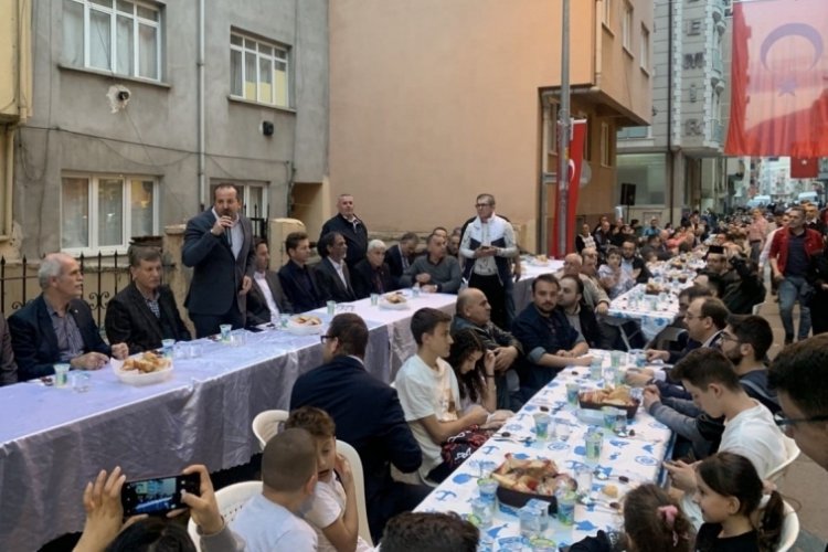 Bursa Milletvekili Refik &Ouml;zen'den anlamlı iftar