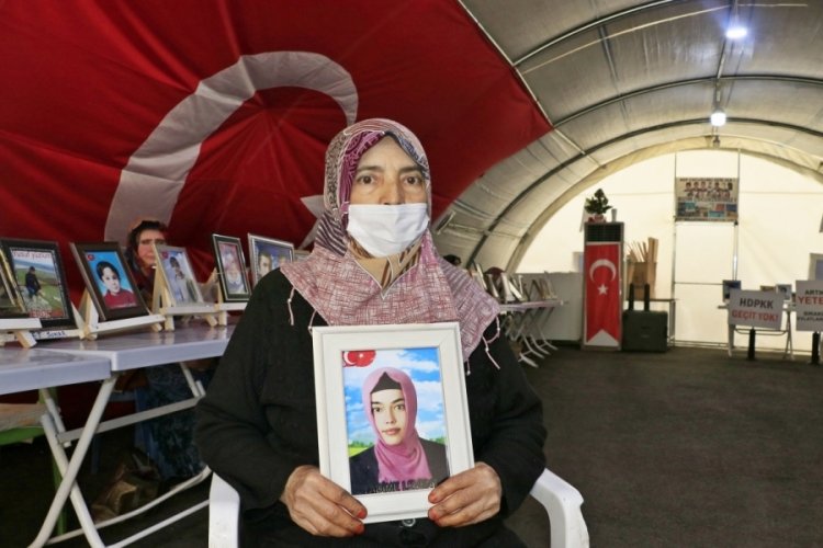 Evlat n&ouml;betindeki anne: O silahı at, eline kalem al