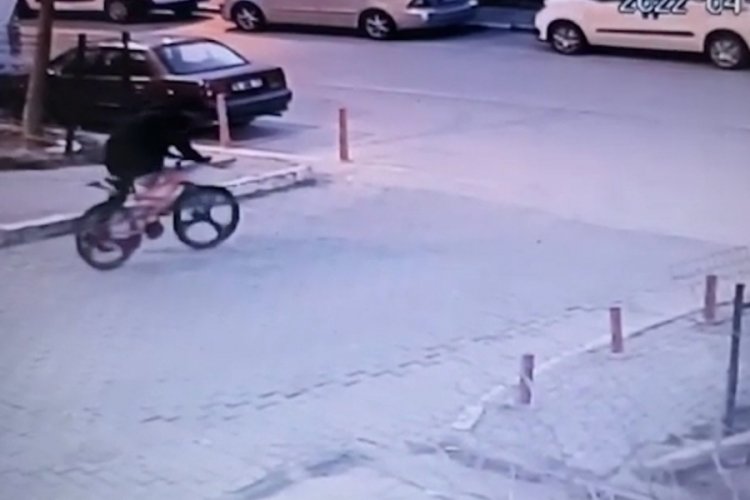 Bursa'da pahalı bisikletleri g&ouml;z&uuml;ne kestiren hırsız kameraya yakalandı