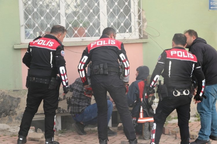 Ev yangınında 6 kişi &ouml;l&uuml;mden d&ouml;nd&uuml;