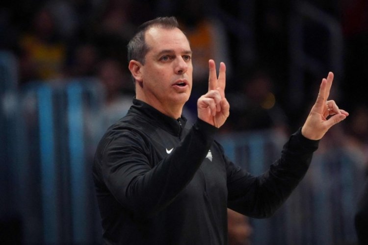 Los Angeles Lakers'ta Frank Vogel kovuldu