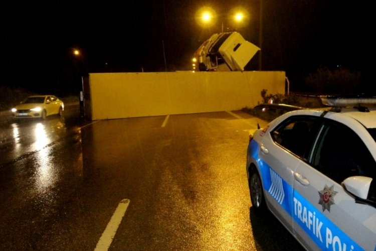 Osmaniye'de zincirleme kaza: 3'&uuml; polis 5 yaralı