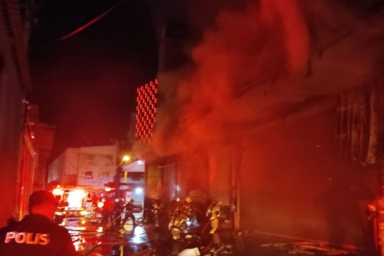 Yangın paniği! 3 iş yerinde hasar meydana geldi