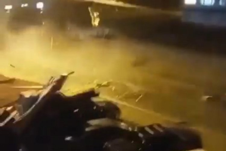 Artvin'de r&uuml;zgar, Trabzon'da kum fırtınası etkili oldu