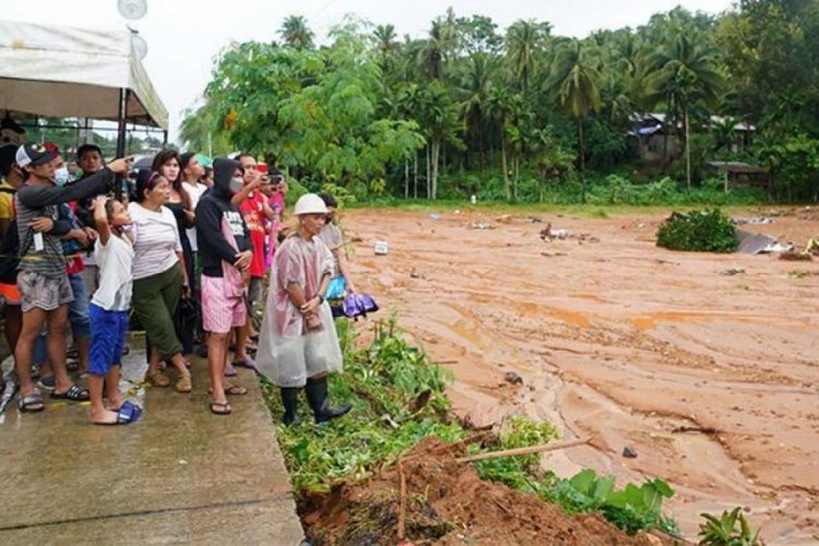 Filipinler'i vuran fırtınada can kaybı 42'ye y&uuml;kseldi
