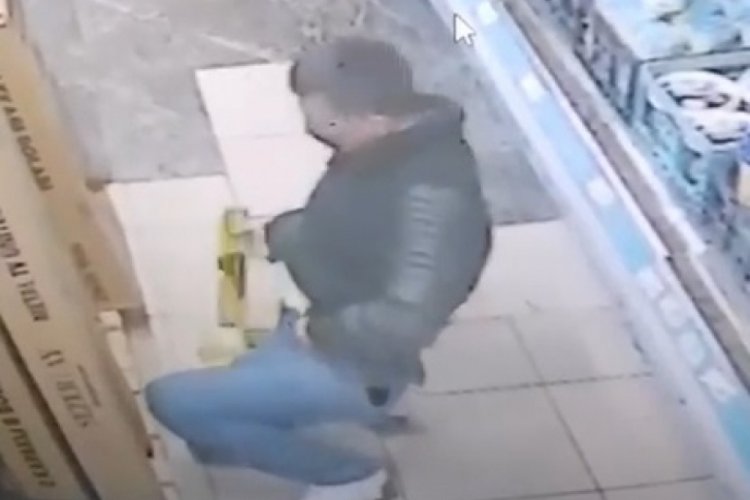 Ankara'da peynir &ccedil;aldığı fark edildi, &uuml;r&uuml;nleri bırakıp gitti