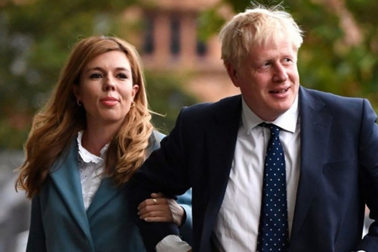 Boris Johnson ve eşine koronavir&uuml;s kurallarını ihlalden ceza