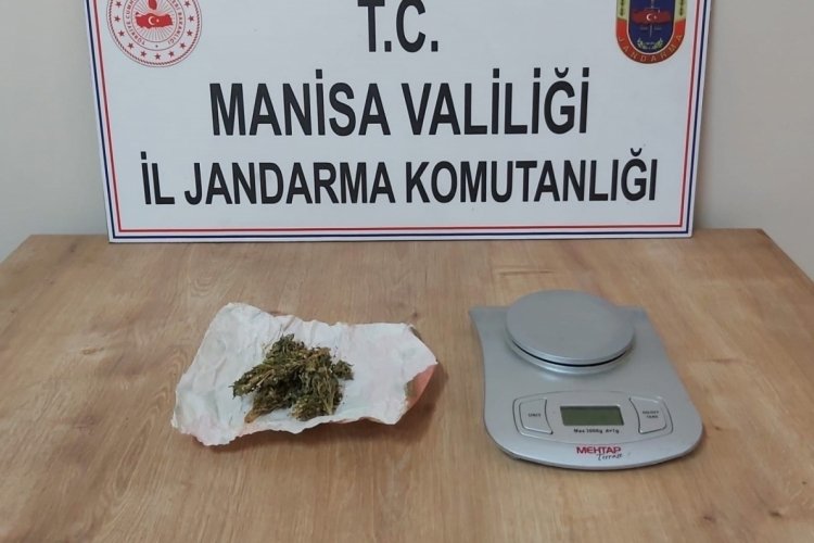 Esrarla yakalanan ş&uuml;pheli tutuklandı