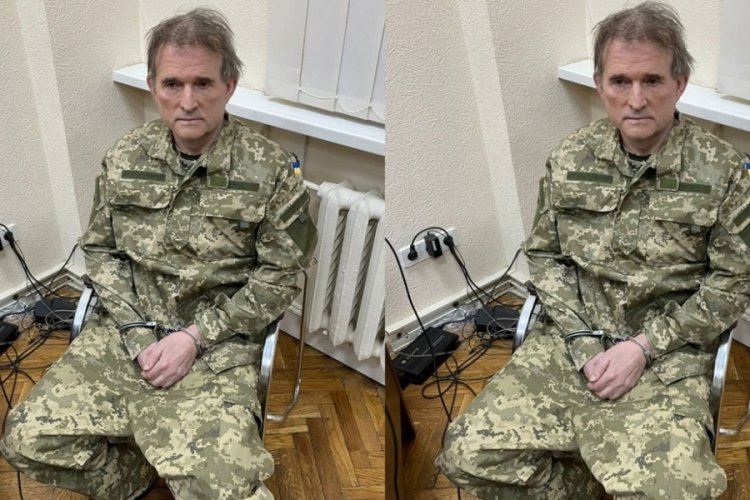 Zelenski, Rus yanlısı siyaset&ccedil;inin elleri kelep&ccedil;eli fotoğrafını paylaştı