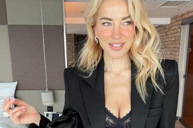 Burcu Esmersoy'dan ekibine b&uuml;y&uuml;k jest!