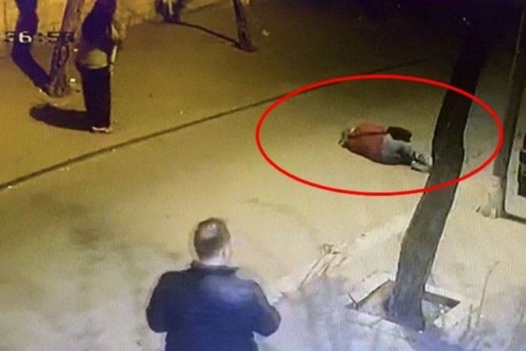 Yoldan ge&ccedil;en turist &ccedil;atışmanın kurbanı oldu