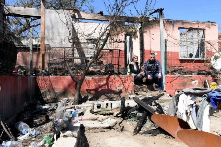 Edirne'de biriktirdikleri 100 bin lira, evle birlikte yandı