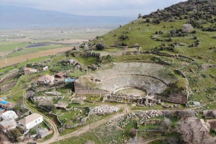 Arkeologlar Alabanda Antik Kenti'nde stadyum arıyor