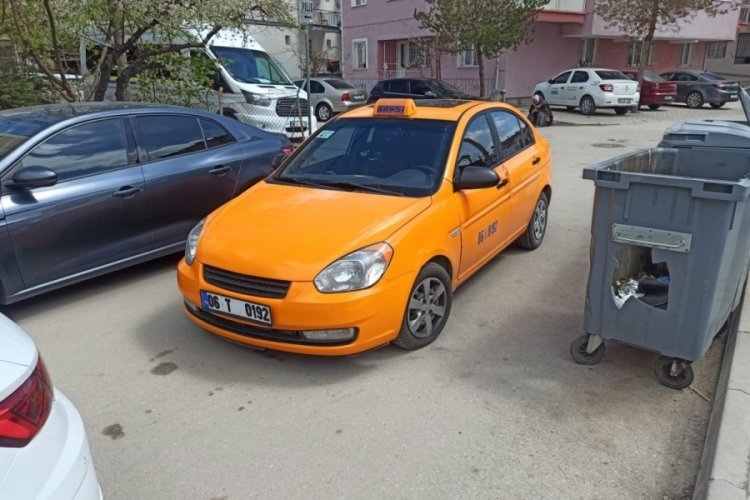 M&uuml;şteri gibi bindi, taksiyi ka&ccedil;ırdı
