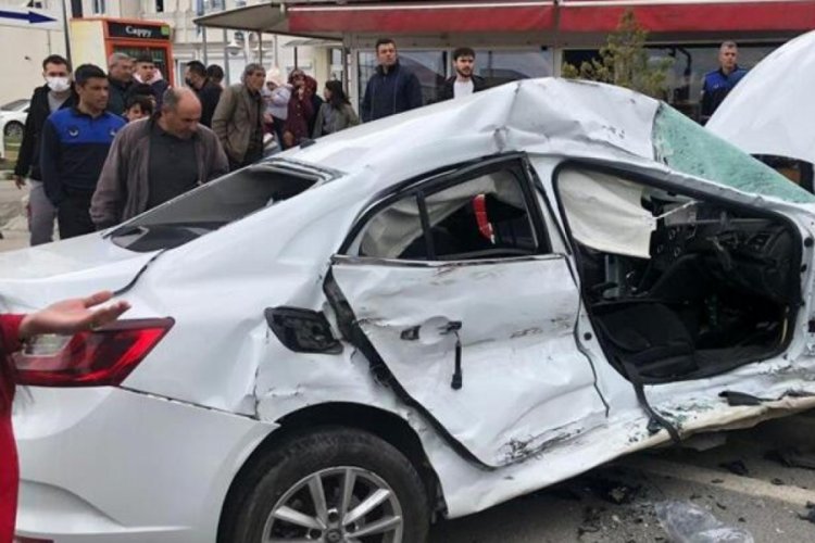 Ankara'da TIR ile otomobil &ccedil;arpıştı yaralılar var