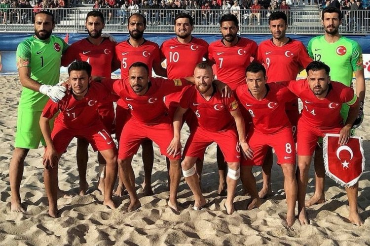 Plaj Futbolu Mill&icirc; Takımı'nda &Ouml;zer Hurmacı s&uuml;rprizi
