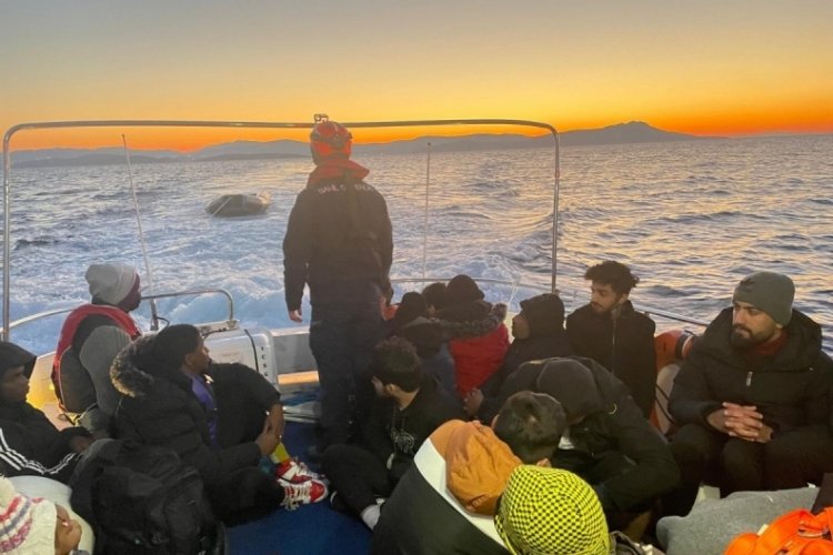 Akdeniz'de 17 ka&ccedil;ak g&ouml;&ccedil;men yakalandı