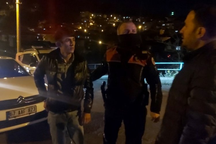 Oğluna ceza kesilmemesi i&ccedil;in polise yalvardı