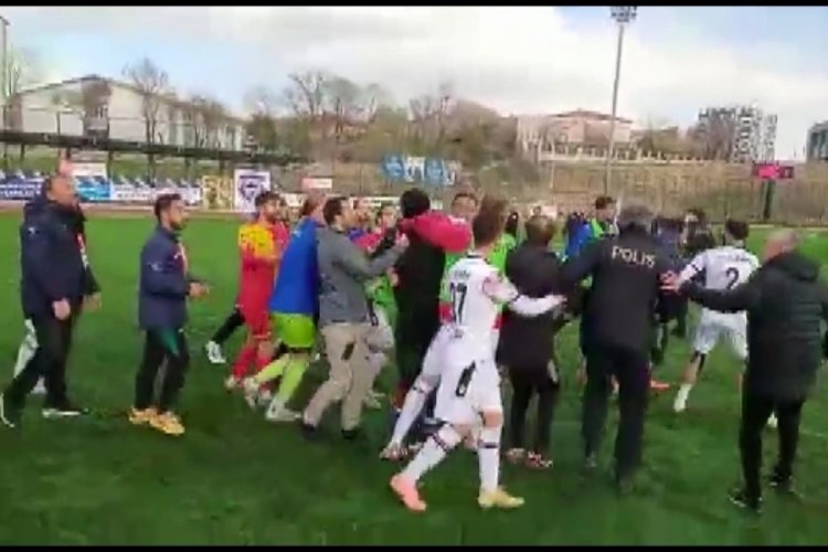 D&uuml;d&uuml;k &ccedil;aldı, saha savaş alanına d&ouml;nd&uuml;