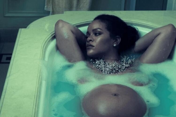 Rihanna: V&uuml;cudum harika şeyler yapıyor!
