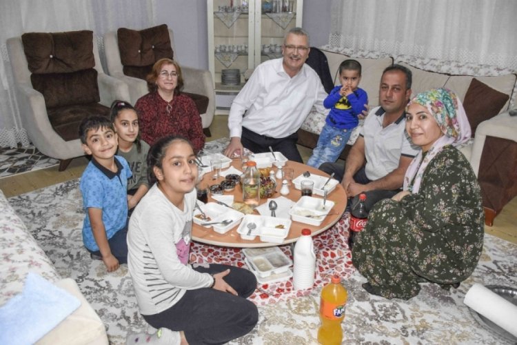 Karacabey Belediye Başkanı Ali &Ouml;zkan iftar sofralarına konuk oluyor