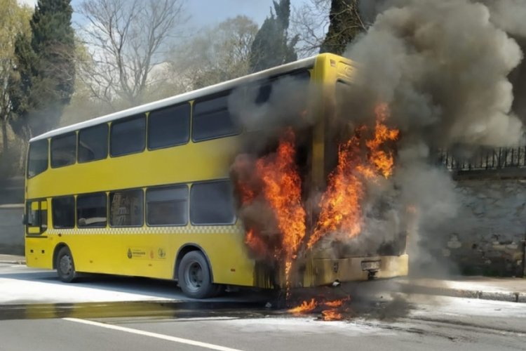 İstanbul'da &ccedil;ift katlı İETT otob&uuml;s&uuml;nde yangın