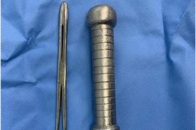 Makatına dumbell ka&ccedil;an kişi: Spor benim i&ccedil;in bir yaşam bi&ccedil;imi