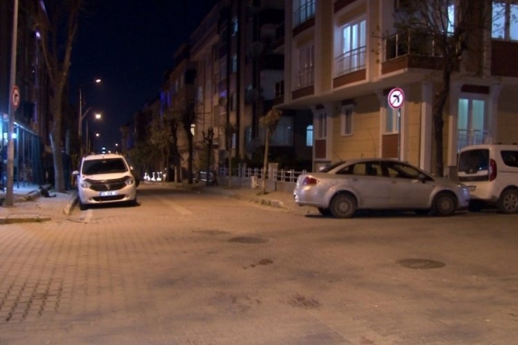 Yol ortasında kafasına sıkıp ka&ccedil;tılar