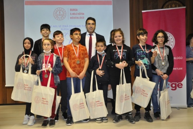 Bursa'nın dereceli 'zekileri' &ouml;d&uuml;llerini aldı