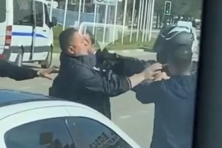 Bursa'da tekmeli yumruklu kavga