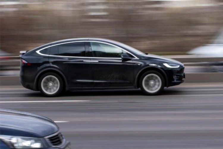 &Ccedil;in'deki koronavir&uuml;s tedbirleri Tesla'yı da etkiledi