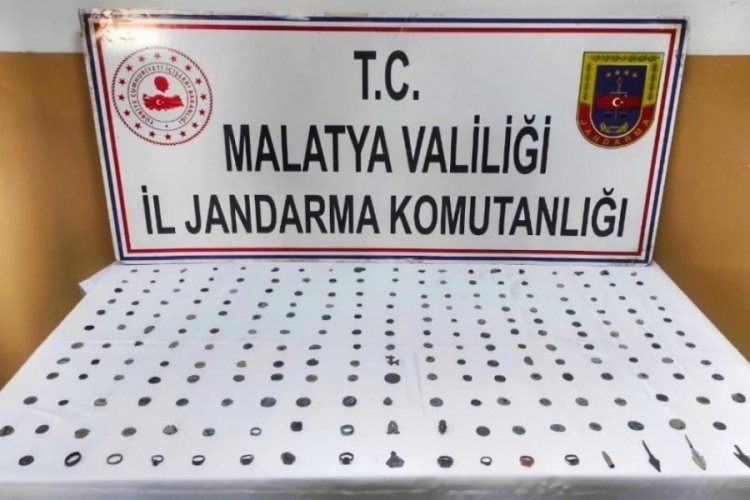 223 par&ccedil;a tarihi eser ele ge&ccedil;irildi