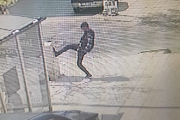 Elektrik panosunu bir tekmede devirdi