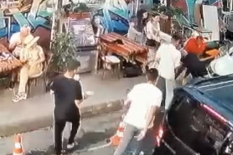 Babasına yumruk atan Ukraynalıyı bı&ccedil;akladı