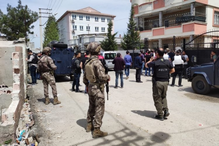 Polislere silahlı saldırıda 3 g&ouml;zaltı
