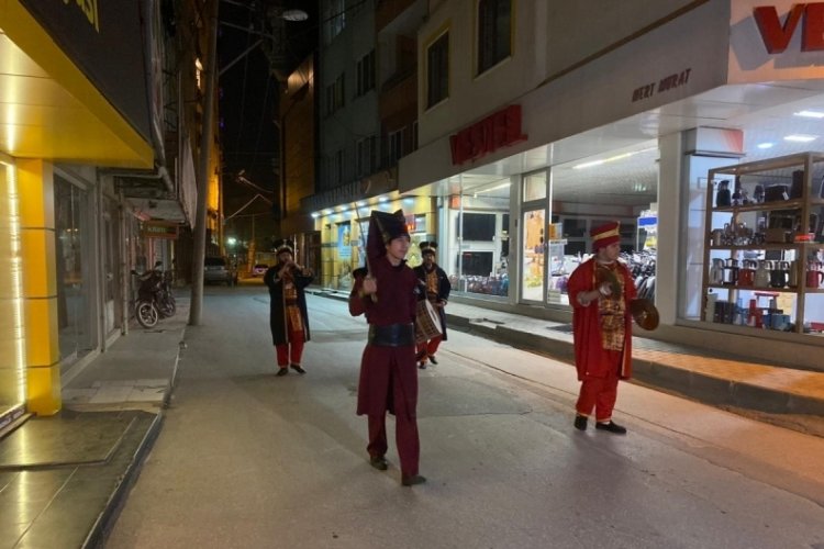 Sahurda davul yerine mehteran takımı