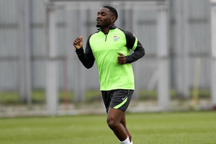 Bursaspor'da kadro dışı kalan Bifouma'dan a&ccedil;ıklama