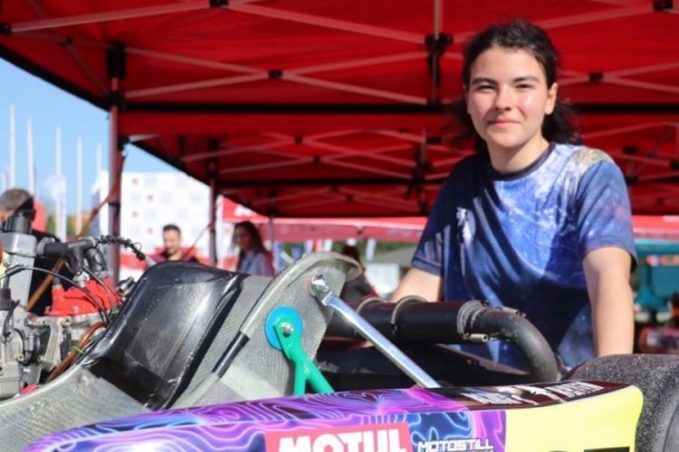17 yaşındaki Sena'nın hedefi Formula 1