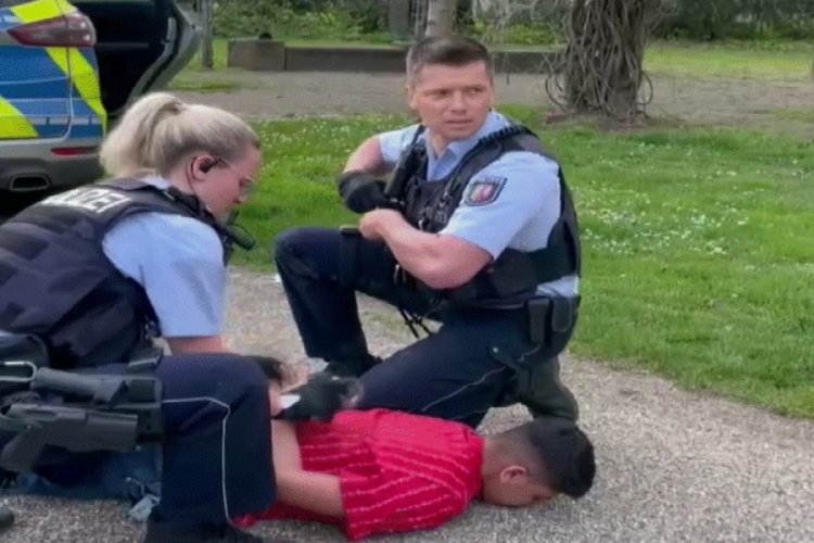 Alman polisinden T&uuml;rk gence şiddet