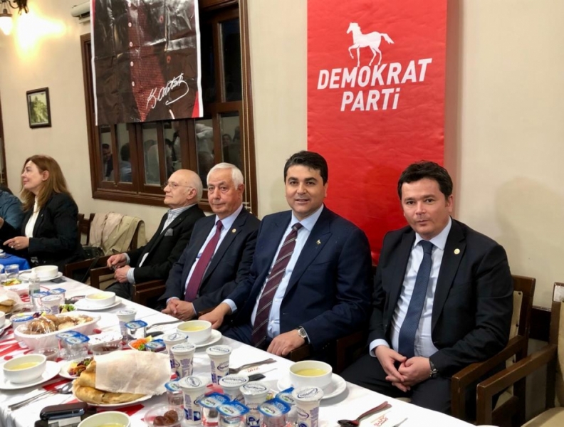 Bursa'da Demokratlar iftar programında buluştu