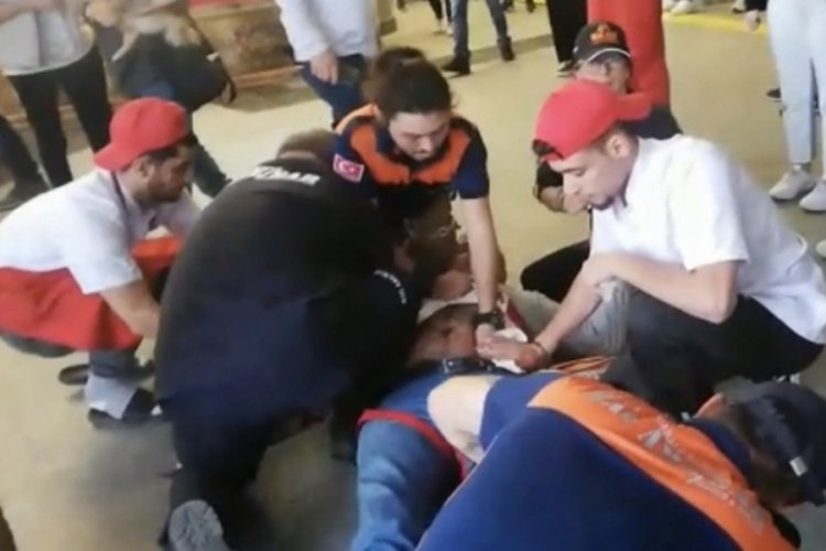 AVM'de alacak verecek meselesinde kan aktı