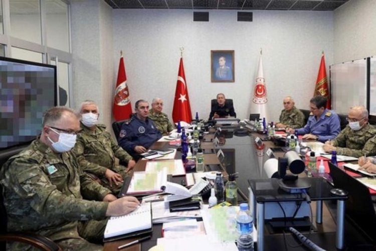 Bakan Hulusi Akar, Kara Kuvvetleri Harekat Merkezi'nde
