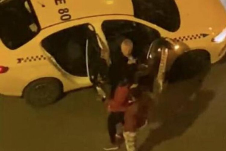 İstanbul'da bı&ccedil;aklı taksiciden şok tehditler...