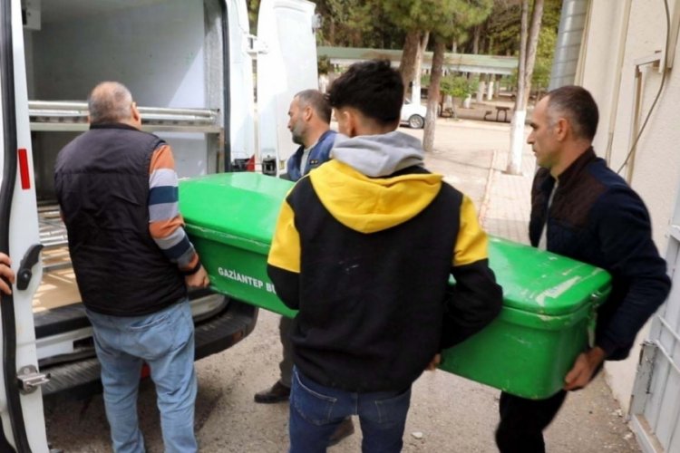 &Ccedil;ay i&ccedil;erken vurulan kadın toprağa verildi